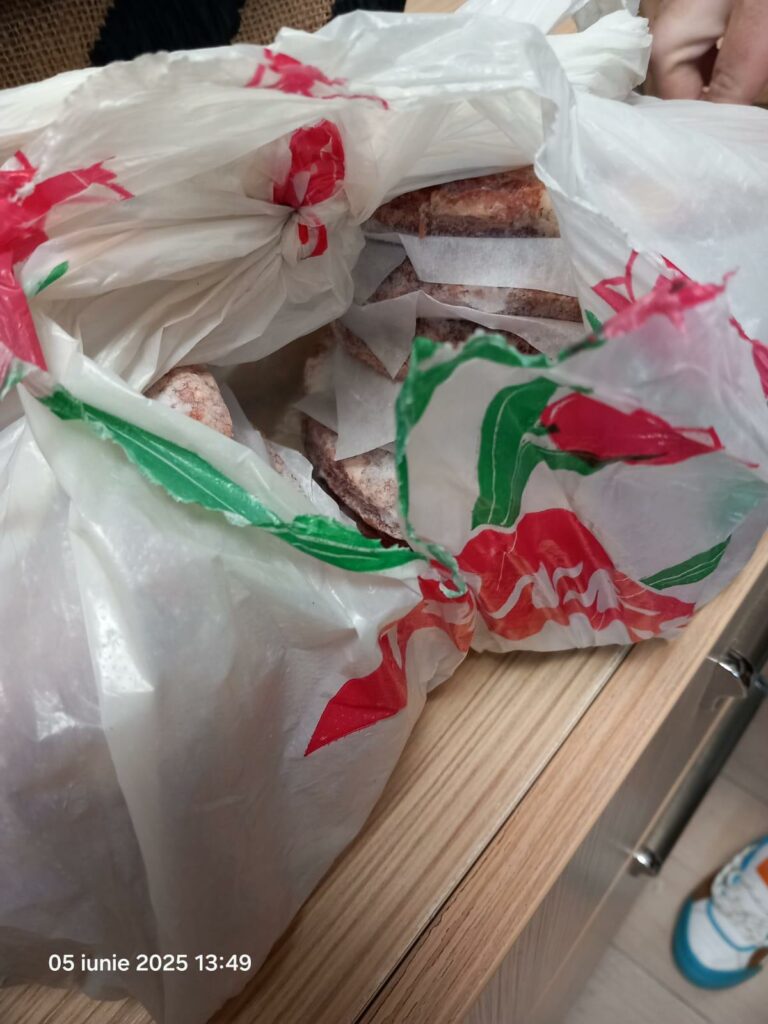 VIDEO FOTO Gândaci vii și morți, mâncare stricată și ustensile murdare: restaurant din Năvodari, sancționat DUR de OPC 24 VIDEO FOTO Gândaci vii și morți, mâncare stricată și ustensile murdare: restaurant din Năvodari, sancționat DUR de OPC WhatsApp Image 2025 06 05 at 17.28.39 3