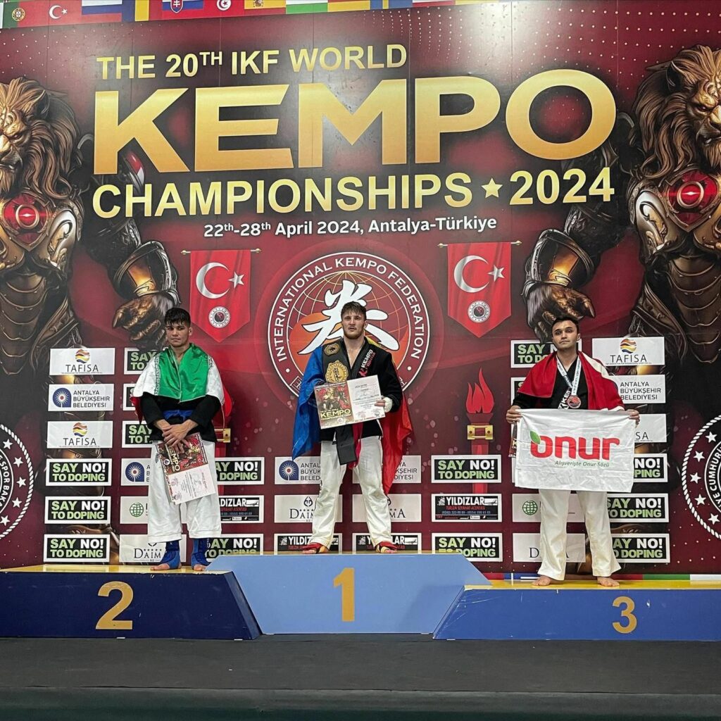 FOTO Povestea impresionantă a constănțeanului Ștefan Orza. De la campion mondial la pompier 2 FOTO Povestea impresionantă a constănțeanului Ștefan Orza. De la campion mondial la pompier WhatsApp Image 2025 06 07 at 13.57.34 1