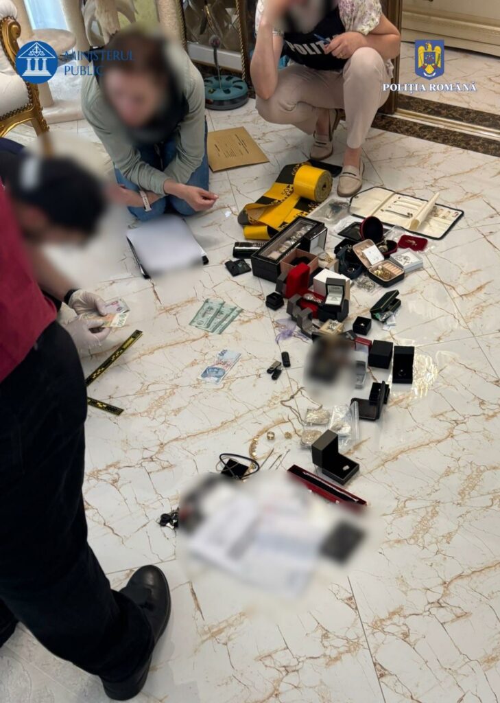 FOTO Operațiunea Jupiter în Constanța și Tulcea: Polițiștii au descoperit și ridicat bani, bijuterii de lux și dispozitive electronice 2 FOTO Operațiunea Jupiter în Constanța și Tulcea: Polițiștii au descoperit și ridicat bani, bijuterii de lux și dispozitive electronice WhatsApp Image 2025 06 07 at 14.05.35