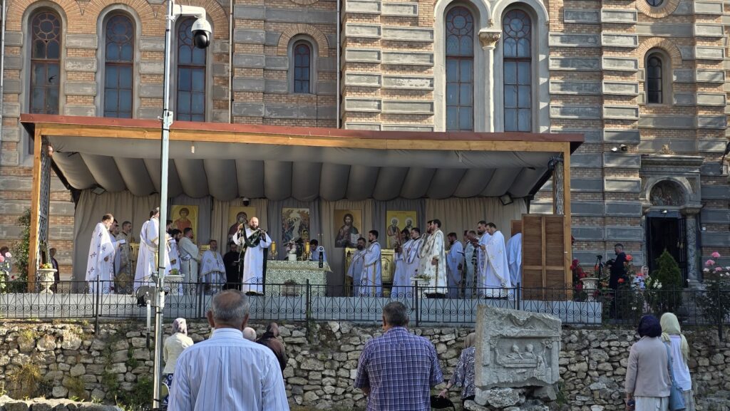 LIVE FOTO VIDEO Sărbătoarea Rusaliilor la Catedrala din Constanța/ Arhiepiscopul Teodosie va binecuvânta frunzele de nuc WhatsApp Image 2025 06 08 at 08.36.18 1