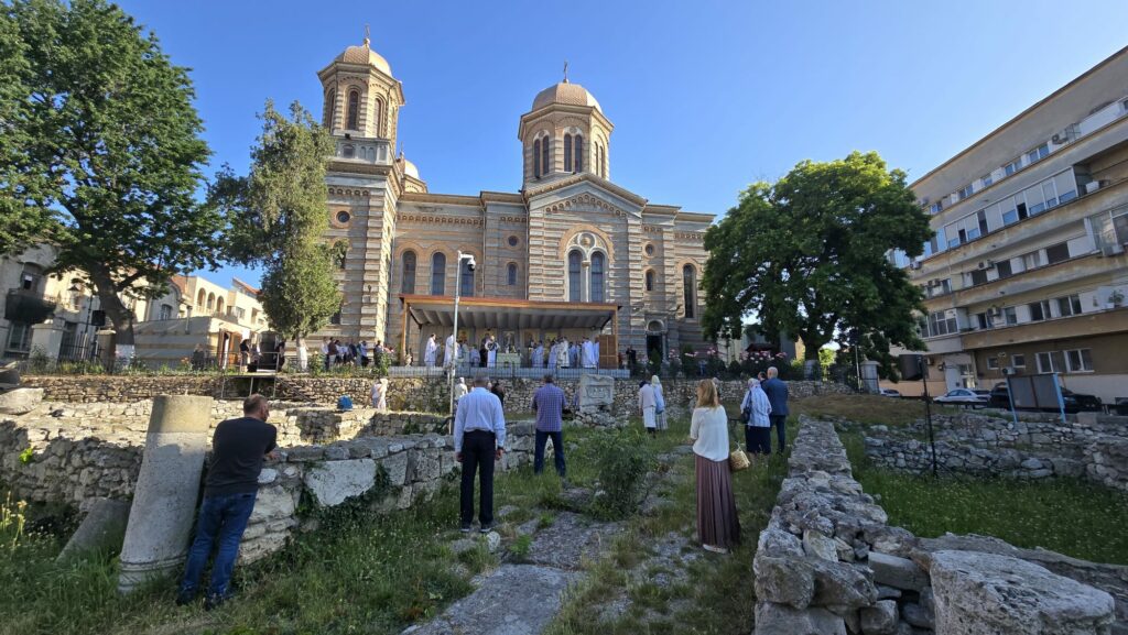 LIVE FOTO VIDEO Sărbătoarea Rusaliilor la Catedrala din Constanța/ Arhiepiscopul Teodosie va binecuvânta frunzele de nuc WhatsApp Image 2025 06 08 at 08.36.18