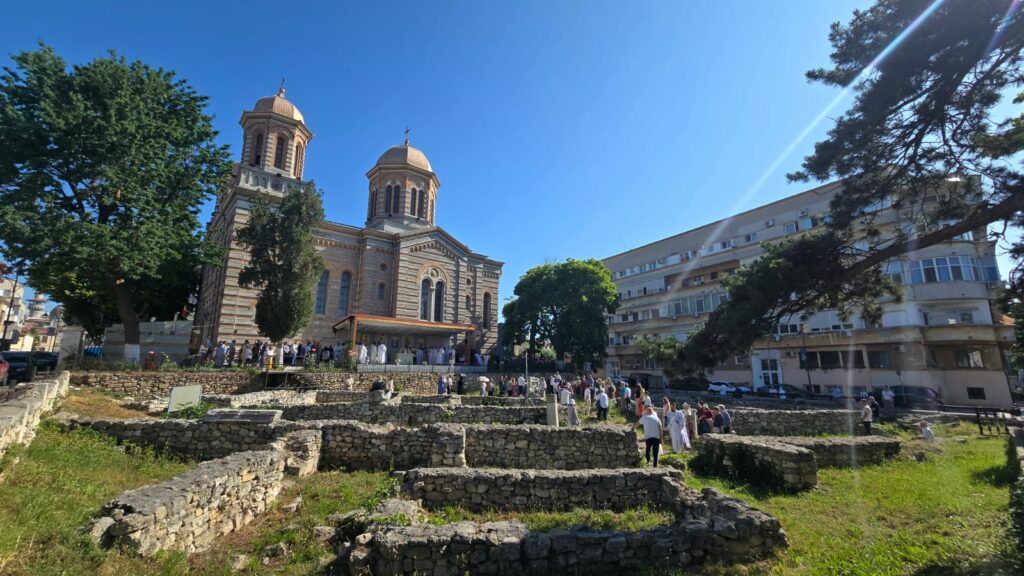 LIVE FOTO VIDEO Sărbătoarea Rusaliilor la Catedrala din Constanța/ Arhiepiscopul Teodosie va binecuvânta frunzele de nuc WhatsApp Image 2025 06 08 at 09.22.35