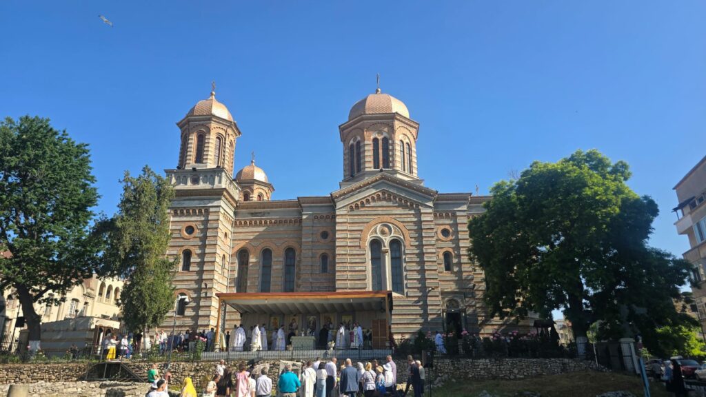 LIVE FOTO VIDEO Sărbătoarea Rusaliilor la Catedrala din Constanța/ Arhiepiscopul Teodosie va binecuvânta frunzele de nuc WhatsApp Image 2025 06 08 at 09.22.35 3