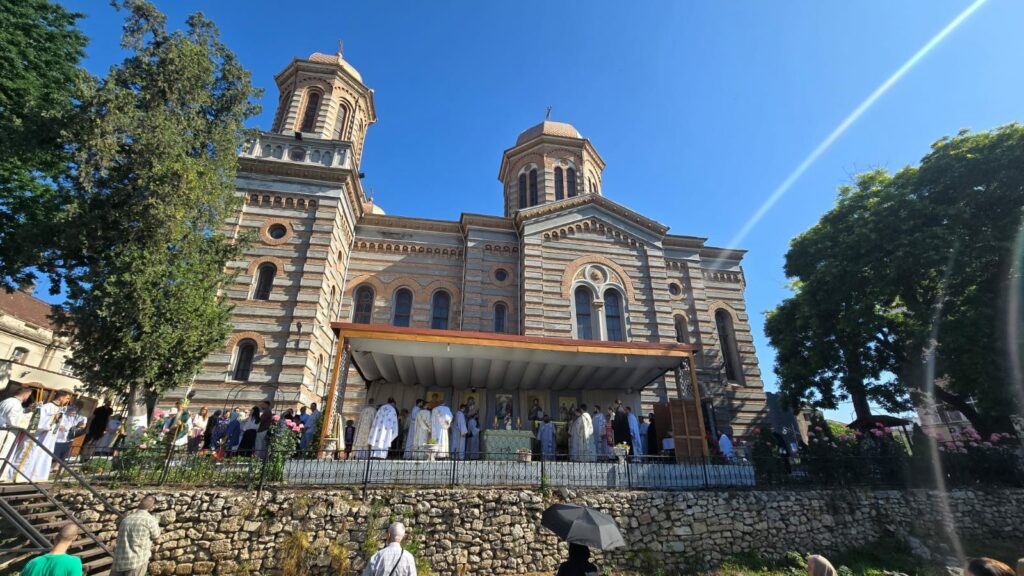 LIVE FOTO VIDEO Sărbătoarea Rusaliilor la Catedrala din Constanța/ Arhiepiscopul Teodosie va binecuvânta frunzele de nuc WhatsApp Image 2025 06 08 at 09.22.36 1