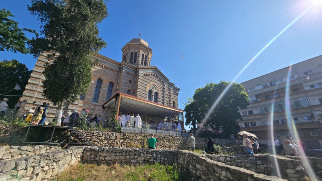 LIVE FOTO VIDEO Sărbătoarea Rusaliilor la Catedrala din Constanța/ Arhiepiscopul Teodosie va binecuvânta frunzele de nuc WhatsApp Image 2025 06 08 at 09.22.37 1