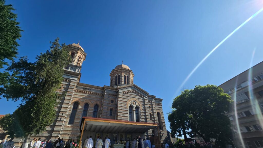 LIVE FOTO VIDEO Sărbătoarea Rusaliilor la Catedrala din Constanța/ Arhiepiscopul Teodosie va binecuvânta frunzele de nuc WhatsApp Image 2025 06 08 at 09.22.37