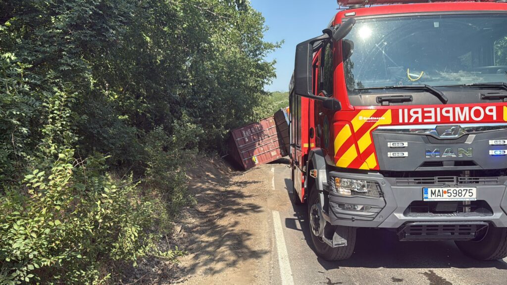 FOTO VIDEO Accident GRAV cu 8 persoane implicate în județul Tulcea / Un bărbat a DECEDAT / O mașină a fost prinsă sub un TIR 5 FOTO VIDEO Accident GRAV cu 8 persoane implicate în județul Tulcea / Un bărbat a DECEDAT / O mașină a fost prinsă sub un TIR WhatsApp Image 2025 06 09 at 17.13.12