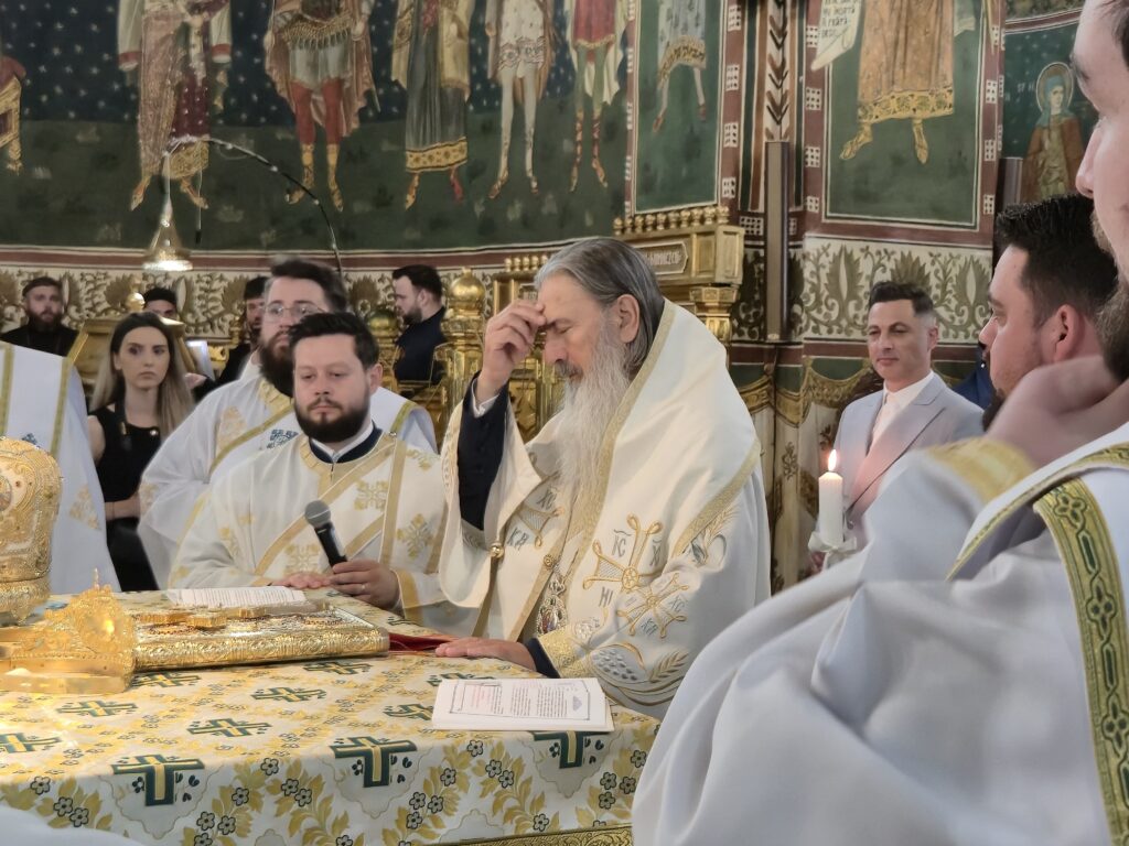 VIDEO Au spus DA în fața lui Dumnezeu! Declarații EMOȚIONANTE ale mirilor, Florinel Coman și Ioana, dar și ale nașului, Rădoi 23 VIDEO Au spus DA în fața lui Dumnezeu! Declarații EMOȚIONANTE ale mirilor, Florinel Coman și Ioana, dar și ale nașului, Rădoi WhatsApp Image 2025 06 12 at 15.22.16 1