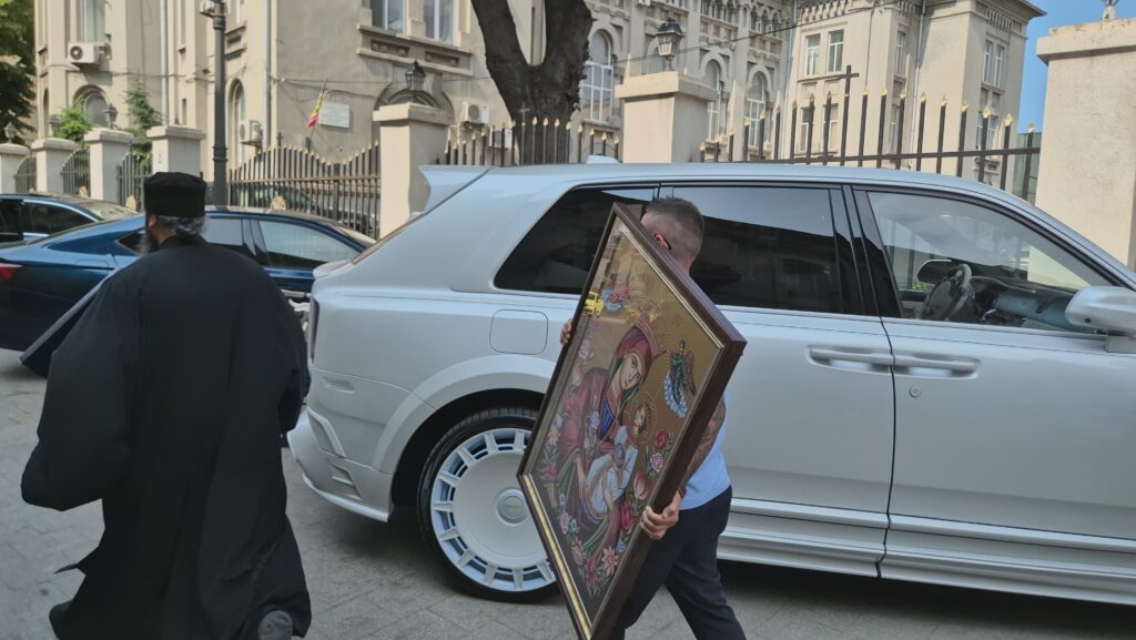 FOTO VIDEO Celebrul fotbalist Florinel Coman se căsătorește la Catedrala din Constanța/ ÎPS Teodosie oficiază ceremonia/ Este prezent și Gigi Becali UPDATE 26 FOTO VIDEO Celebrul fotbalist Florinel Coman se căsătorește la Catedrala din Constanța/ ÎPS Teodosie oficiază ceremonia/ Este prezent și Gigi Becali UPDATE WhatsApp Image 2025 06 12 at 16.06.40 1