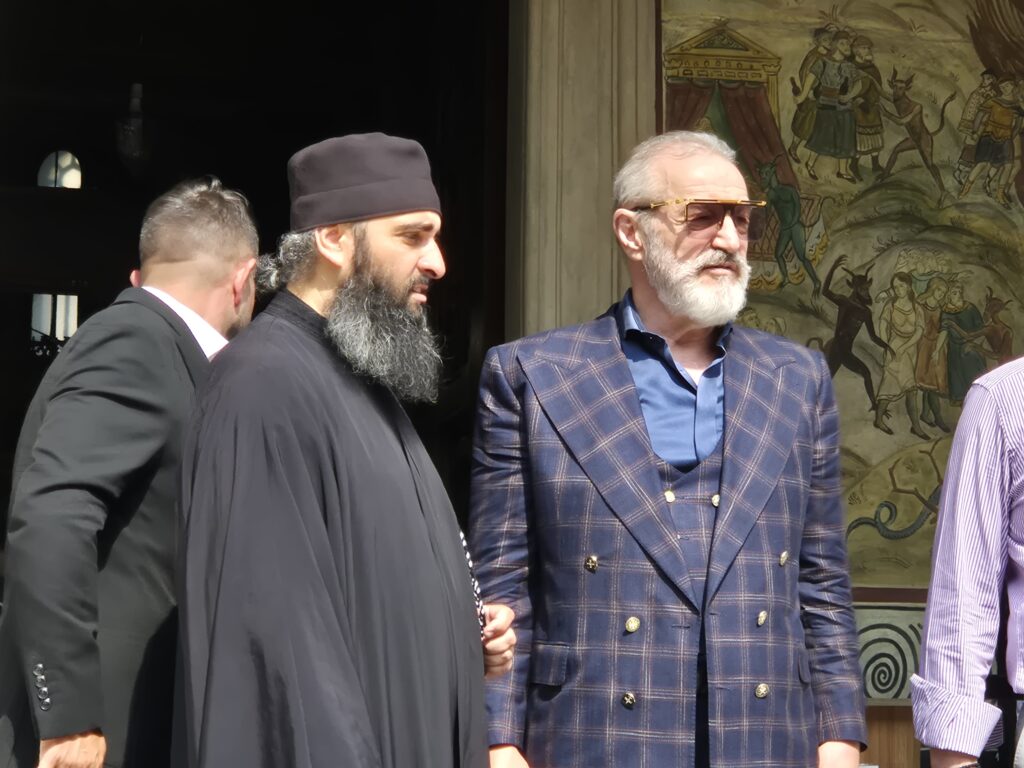 VIDEO Au spus DA în fața lui Dumnezeu! Declarații EMOȚIONANTE ale mirilor, Florinel Coman și Ioana, dar și ale nașului, Rădoi 27 VIDEO Au spus DA în fața lui Dumnezeu! Declarații EMOȚIONANTE ale mirilor, Florinel Coman și Ioana, dar și ale nașului, Rădoi WhatsApp Image 2025 06 12 at 16.07.35 1