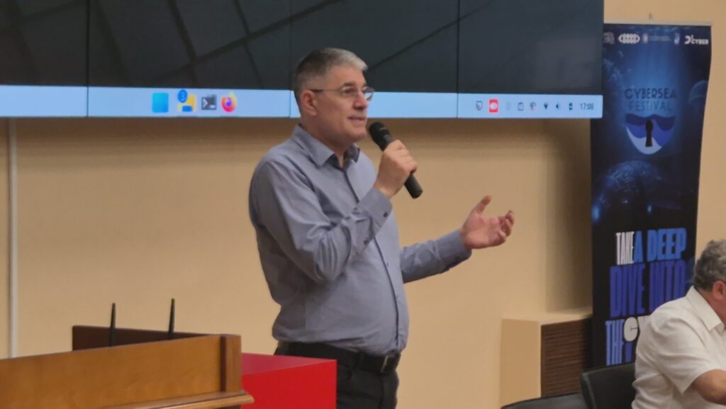 FOTO VIDEO Elevii Colegiului „Mircea cel Bătrân” Constanța, recunoscuți public pentru rezultatele obținute la olimpiadele naționale 12 FOTO VIDEO Elevii Colegiului „Mircea cel Bătrân” Constanța, recunoscuți public pentru rezultatele obținute la olimpiadele naționale WhatsApp Image 2025 06 12 at 17.11.16 1