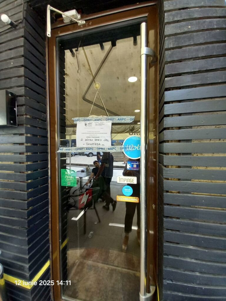 FOTO VIDEO Două restaurante închise în centrul vechi al Constanței. Mizerie, alimente fără etichete și risc de îmbolnăvire 6 FOTO VIDEO Două restaurante închise în centrul vechi al Constanței. Mizerie, alimente fără etichete și risc de îmbolnăvire WhatsApp Image 2025 06 12 at 17.12.06 2