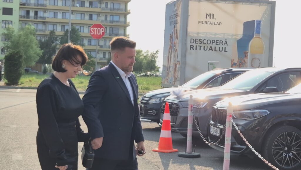FOTO VIDEO La Nuba se umple ringul! Vedetele echipei naționale sosesc la nunta lui Florinel Coman / Constănțeanul Denis Alibec e prezent 14 FOTO VIDEO La Nuba se umple ringul! Vedetele echipei naționale sosesc la nunta lui Florinel Coman / Constănțeanul Denis Alibec e prezent WhatsApp Image 2025 06 12 at 18.32.15