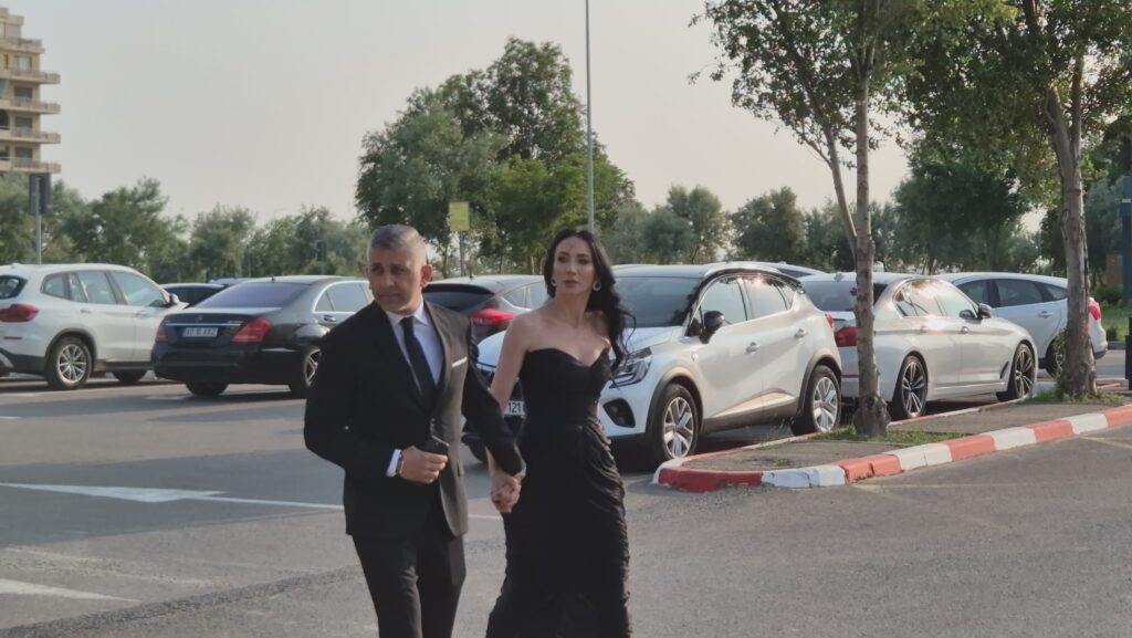 FOTO VIDEO La Nuba se umple ringul! Vedetele echipei naționale sosesc la nunta lui Florinel Coman / Constănțeanul Denis Alibec e prezent 21 FOTO VIDEO La Nuba se umple ringul! Vedetele echipei naționale sosesc la nunta lui Florinel Coman / Constănțeanul Denis Alibec e prezent WhatsApp Image 2025 06 12 at 18.40.44