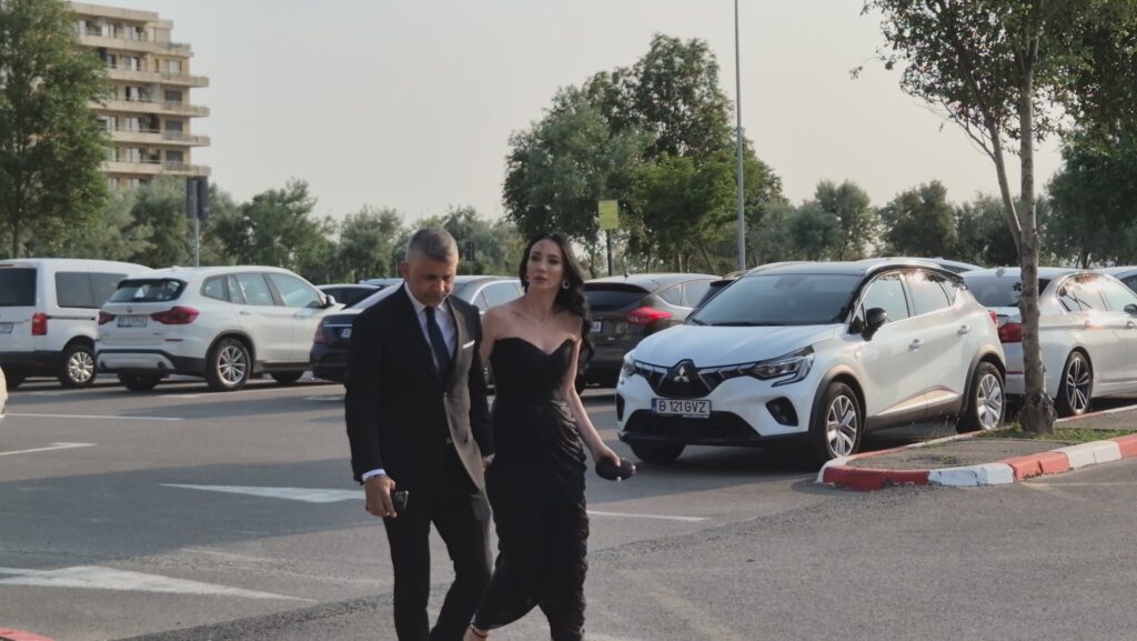 FOTO VIDEO La Nuba se umple ringul! Vedetele echipei naționale sosesc la nunta lui Florinel Coman / Constănțeanul Denis Alibec e prezent 22 FOTO VIDEO La Nuba se umple ringul! Vedetele echipei naționale sosesc la nunta lui Florinel Coman / Constănțeanul Denis Alibec e prezent WhatsApp Image 2025 06 12 at 18.40.45