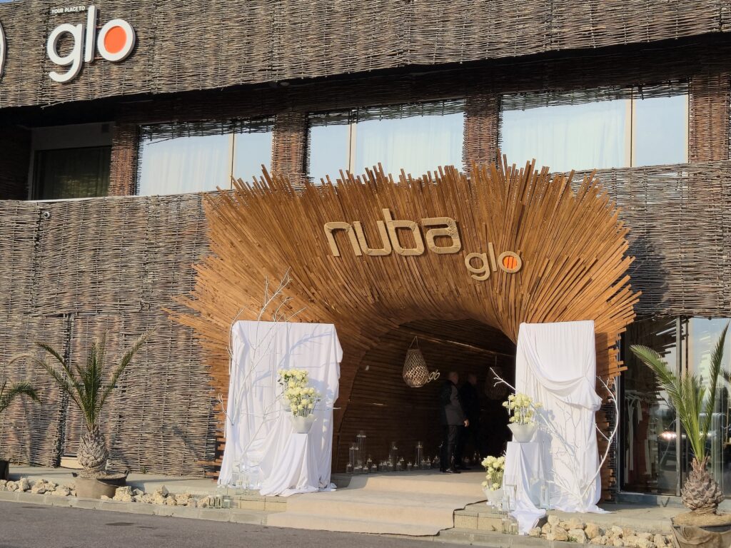 FOTO VIDEO La Nuba se umple ringul! Vedetele echipei naționale sosesc la nunta lui Florinel Coman / Constănțeanul Denis Alibec e prezent 23 FOTO VIDEO La Nuba se umple ringul! Vedetele echipei naționale sosesc la nunta lui Florinel Coman / Constănțeanul Denis Alibec e prezent WhatsApp Image 2025 06 12 at 18.43.32