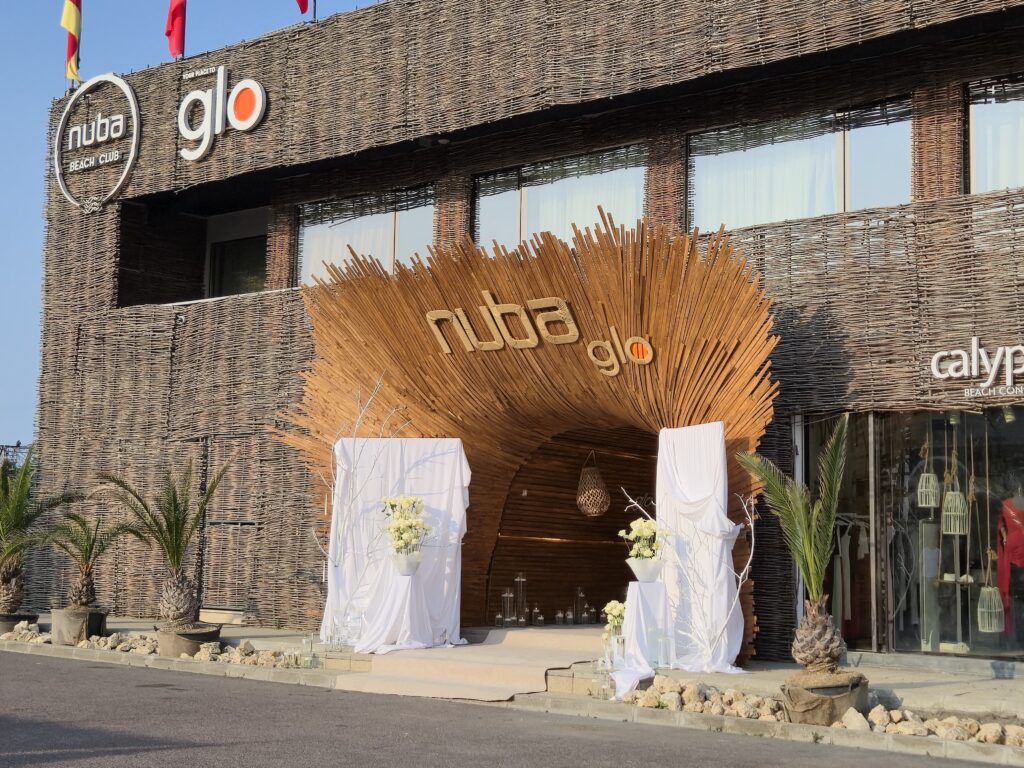 FOTO VIDEO La Nuba se umple ringul! Vedetele echipei naționale sosesc la nunta lui Florinel Coman / Constănțeanul Denis Alibec e prezent 24 FOTO VIDEO La Nuba se umple ringul! Vedetele echipei naționale sosesc la nunta lui Florinel Coman / Constănțeanul Denis Alibec e prezent WhatsApp Image 2025 06 12 at 18.43.33