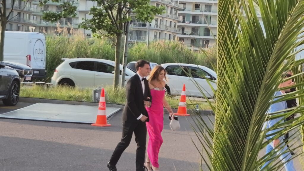 FOTO VIDEO La Nuba se umple ringul! Vedetele echipei naționale sosesc la nunta lui Florinel Coman / Constănțeanul Denis Alibec e prezent 3 FOTO VIDEO La Nuba se umple ringul! Vedetele echipei naționale sosesc la nunta lui Florinel Coman / Constănțeanul Denis Alibec e prezent WhatsApp Image 2025 06 12 at 19.00.55 1