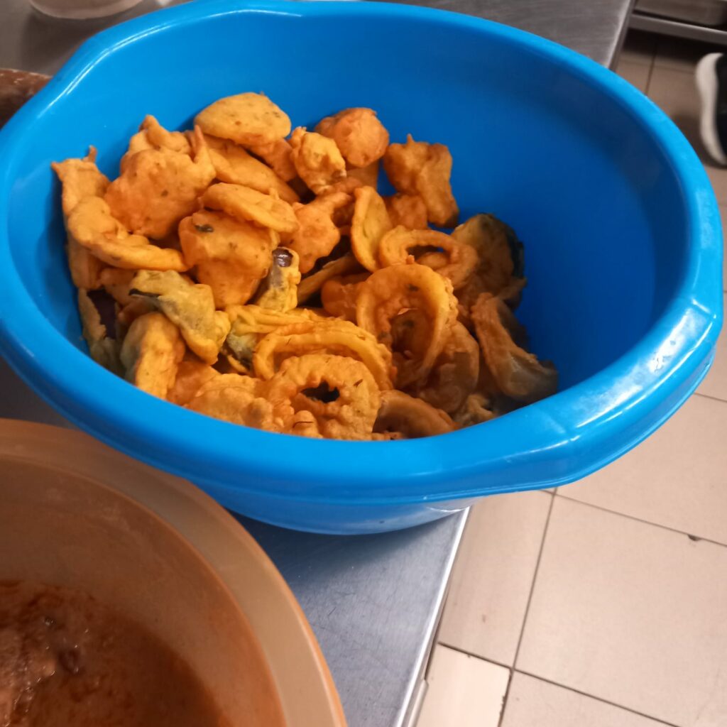 FOTO VIDEO Grăsime, murdărie și colac de WC pe cuptor: Restaurantul indian Ganesha din Constanța, închis de OPC 16 FOTO VIDEO Grăsime, murdărie și colac de WC pe cuptor: Restaurantul indian Ganesha din Constanța, închis de OPC WhatsApp Image 2025 06 14 at 11.47.15 3