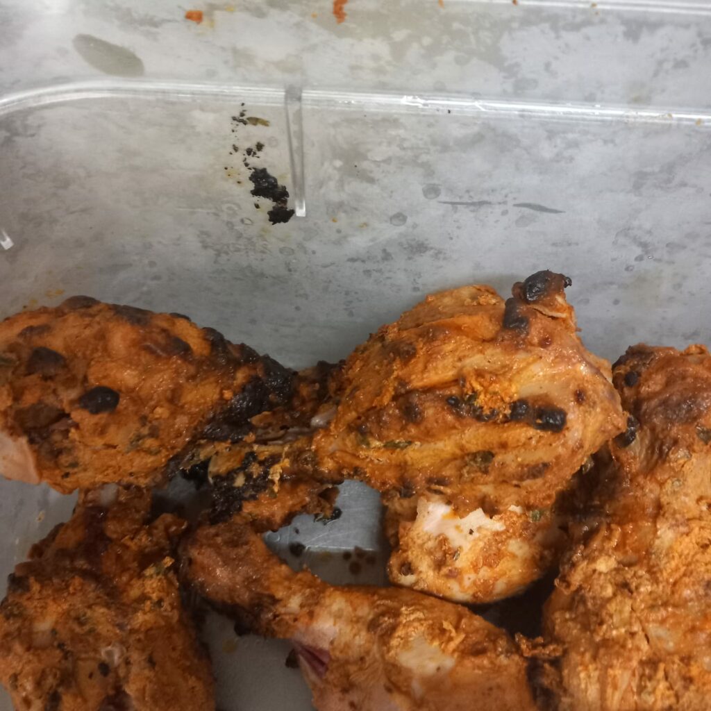 FOTO VIDEO Grăsime, murdărie și colac de WC pe cuptor: Restaurantul indian Ganesha din Constanța, închis de OPC 15 FOTO VIDEO Grăsime, murdărie și colac de WC pe cuptor: Restaurantul indian Ganesha din Constanța, închis de OPC WhatsApp Image 2025 06 14 at 11.47.15 5