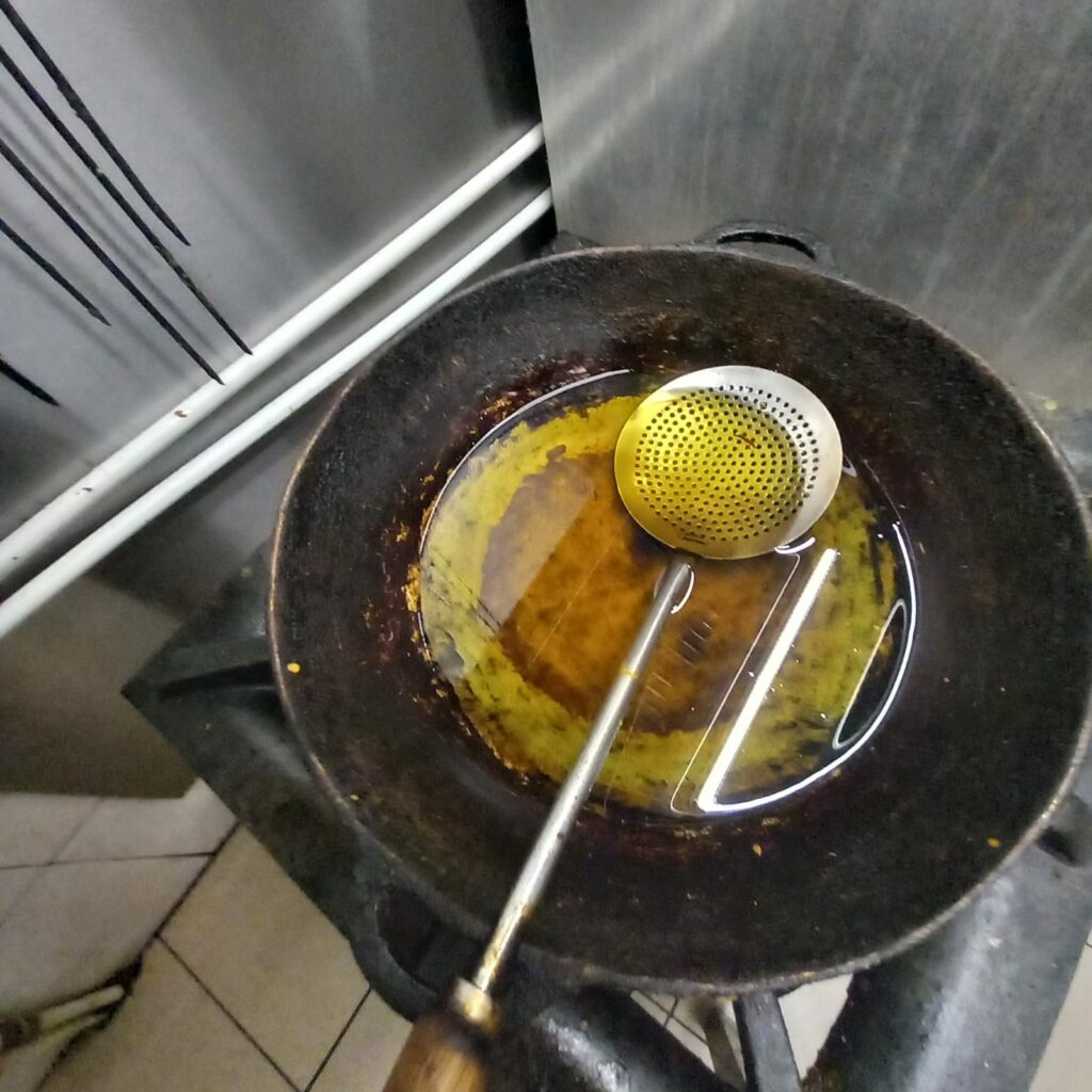 FOTO VIDEO Grăsime, murdărie și colac de WC pe cuptor: Restaurantul indian Ganesha din Constanța, închis de OPC 13 FOTO VIDEO Grăsime, murdărie și colac de WC pe cuptor: Restaurantul indian Ganesha din Constanța, închis de OPC WhatsApp Image 2025 06 14 at 11.47.16 2
