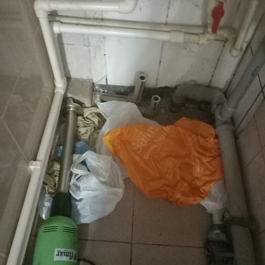 FOTO VIDEO Grăsime, murdărie și colac de WC pe cuptor: Restaurantul indian Ganesha din Constanța, închis de OPC 7 FOTO VIDEO Grăsime, murdărie și colac de WC pe cuptor: Restaurantul indian Ganesha din Constanța, închis de OPC WhatsApp Image 2025 06 14 at 11.47.17 3