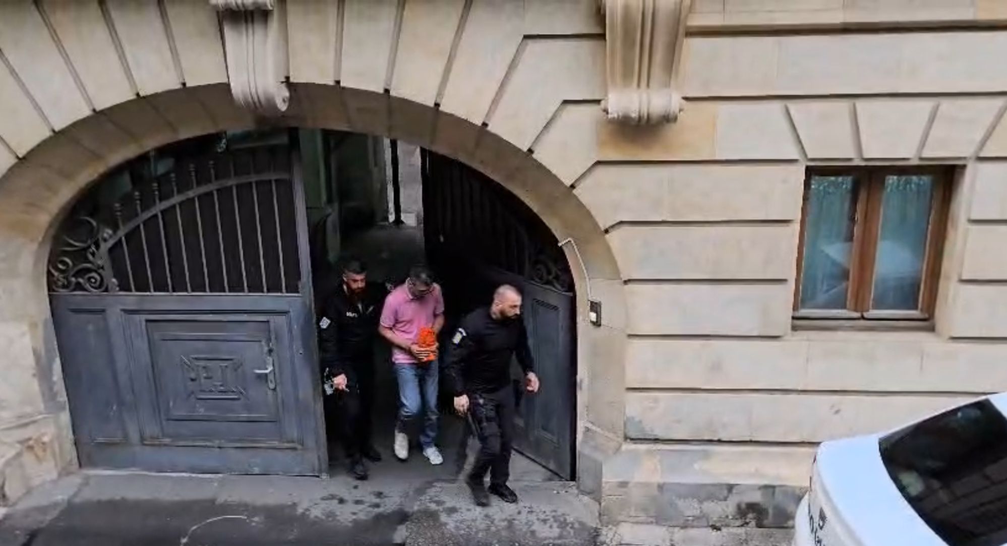 VIDEO Procurorul din Galați, ARESTAT pentru 30 de zile. Nu e definitiv/ Este acuzat că a distrus probe într-un dosar sensibil ce include minore UPDATE WhatsApp Image 2025 06 14 at 21.28.24