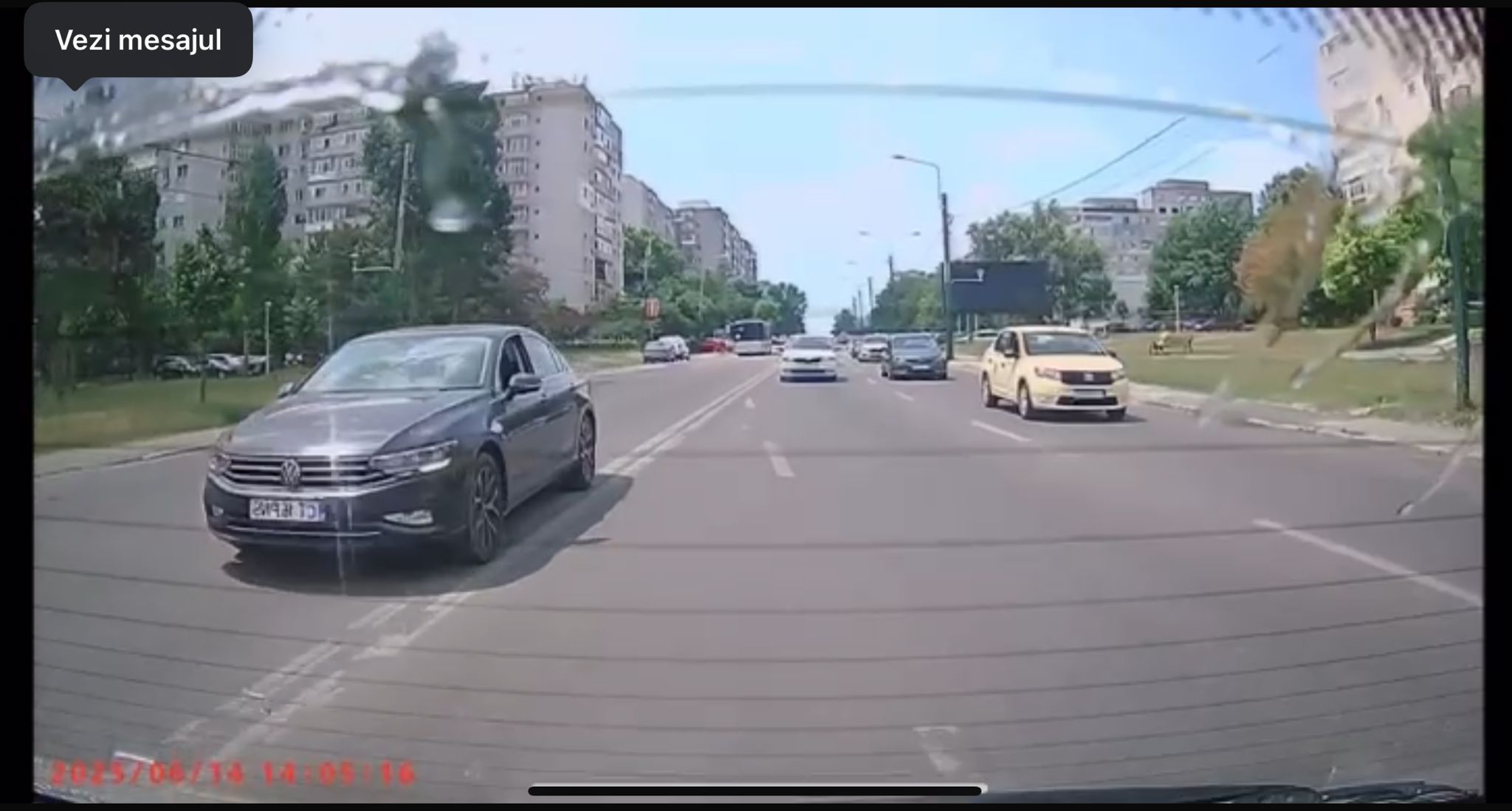 FOTO VIDEO Avem șosele ca să defileze nebunia pe ele! Un șofer a încălcat TREI INFRACȚIUNI în intersecția Tomis-Vlaicu WhatsApp Image 2025 06 15 at 00.35.50