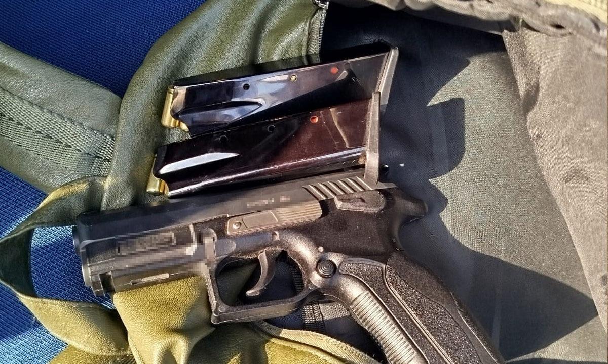 FOTO Pistol și muniție cu bilă de cauciuc, descoperite asupra unui cetățean ucrainean la intrarea în România WhatsApp Image 2025 06 18 at 14.11.27