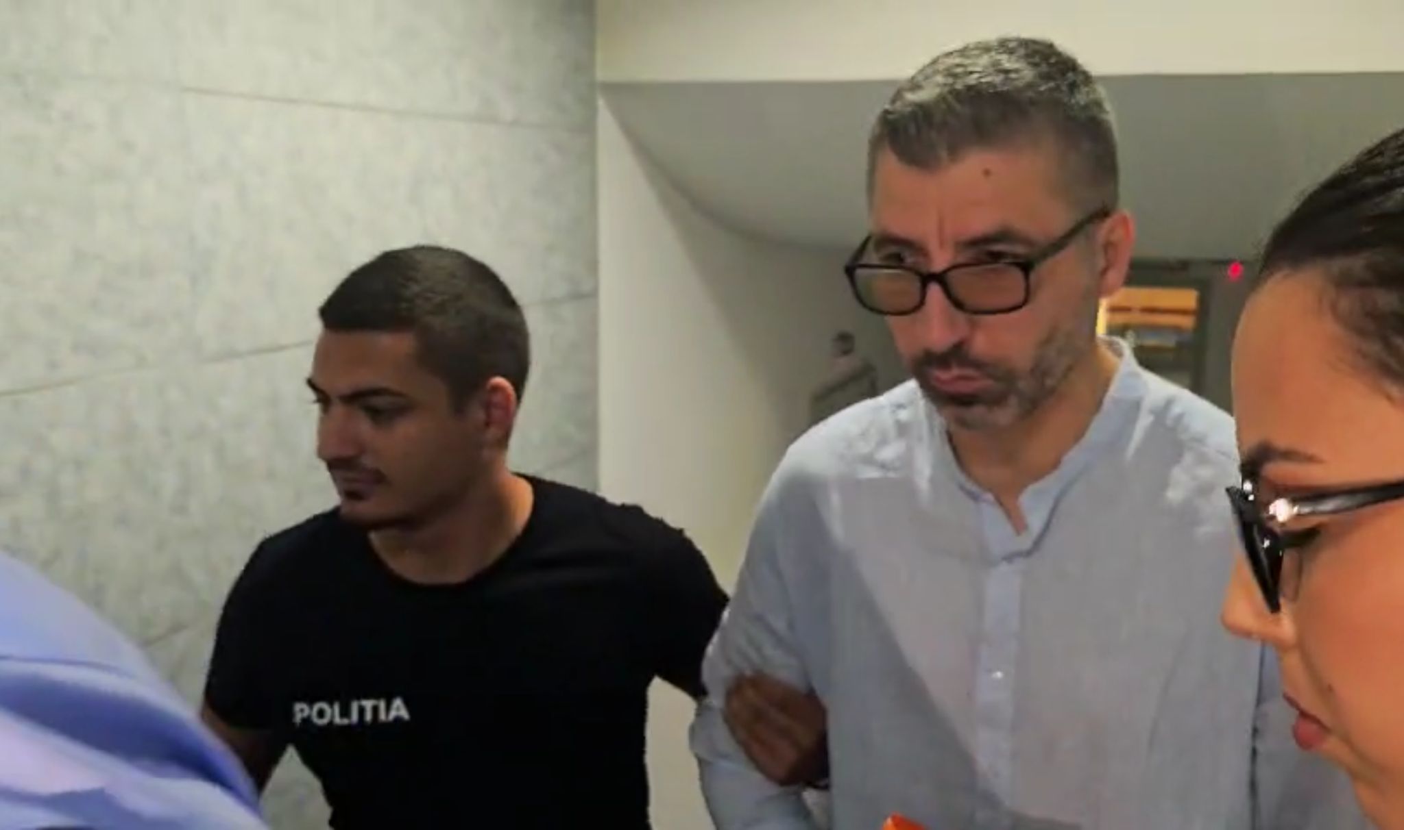 VIDEO Procurorul Cuzi, adus la ÎCCJ: a contestat luarea măsurii arestului preventiv / Este acuzat că a protejat un preot care a violat o copilă WhatsApp Image 2025 06 25 at 09.38.34