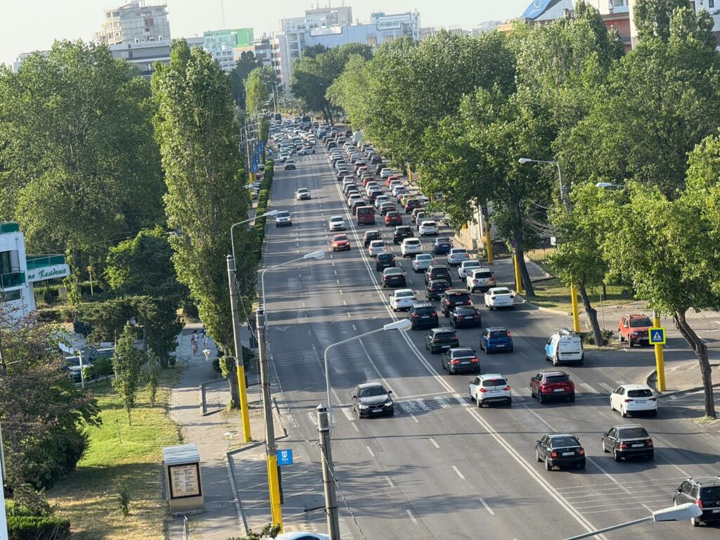 Directorul școlii de șoferi Răcăreanu, despre „Regula Fermoarului”: „O aplicăm la școala de șoferi de ani de zile” / Codul Rutier ar putea fi schimbat 2 Directorul școlii de șoferi Răcăreanu, despre „Regula Fermoarului”: „O aplicăm la școala de șoferi de ani de zile” / Codul Rutier ar putea fi schimbat WhatsApp Image 2025 06 25 at 18.53.27