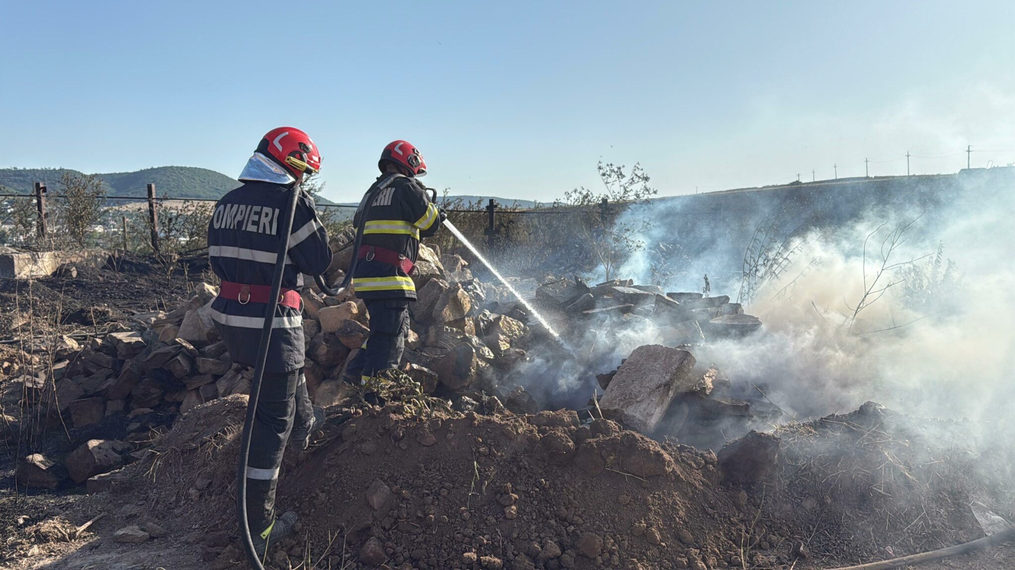 FOTO VIDEO Pompierii intervin la mai multe incendii de culturi agricole în apropiere de Babadag UPDATE WhatsApp Image 2025 06 27 at 20.25.23