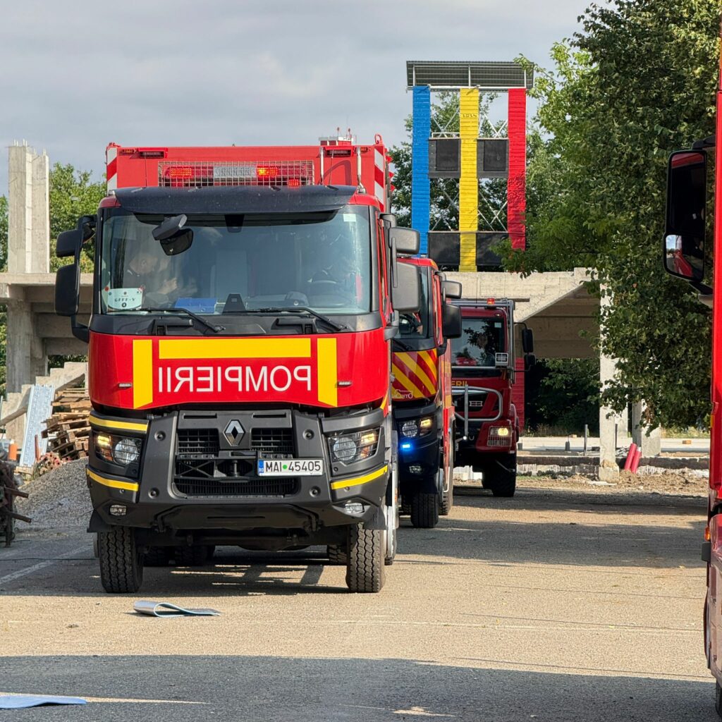 FOTO VIDEO Zeci de pompieri români trimiși în Franța, într-un program de pre-poziționare în cazul incendiilor de pădure 2 FOTO VIDEO Zeci de pompieri români trimiși în Franța, într-un program de pre-poziționare în cazul incendiilor de pădure WhatsApp Image 2025 06 28 at 12.06.48 1
