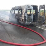 FOTO VIDEO Un microbuz a ars în totalitate pe DN22 / 20 de persoane, printre care doi copii, s-au autoevacuat WhatsApp Image 2025 06 28 at 17.33.07 1