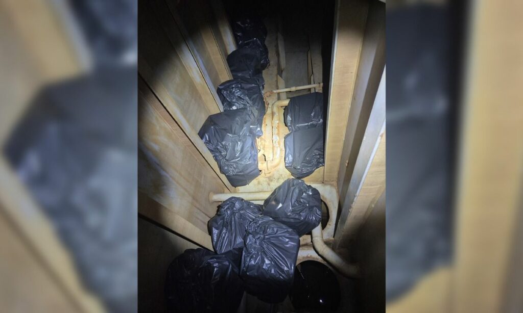 FOTO VIDEO 116.000 de țigarete provenite din Grecia, confiscate de poliţiştii de frontieră constănțeni 2 FOTO VIDEO 116.000 de țigarete provenite din Grecia, confiscate de poliţiştii de frontieră constănțeni WhatsApp Image 2025 06 29 at 13.05.10