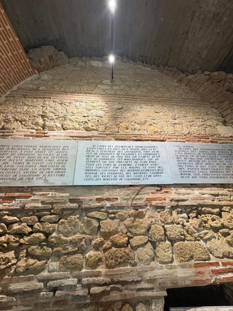 FOTO Edificiul roman cu mozaic își redeschide porțile / Expoziție în aer liber: „File de istorie tomitană” 2 FOTO Edificiul roman cu mozaic își redeschide porțile / Expoziție în aer liber: „File de istorie tomitană” WhatsApp Image 2025 06 30 at 15.09.46 1