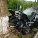 Accident rutier în Deleni/ Un autoturism a intrat într-un copac accident masina copac