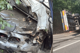 FOTO VIDEO Accident GRAV cu 8 persoane implicate în județul Tulcea / Un bărbat a DECEDAT / O mașină a fost prinsă sub un TIR accident tulcea