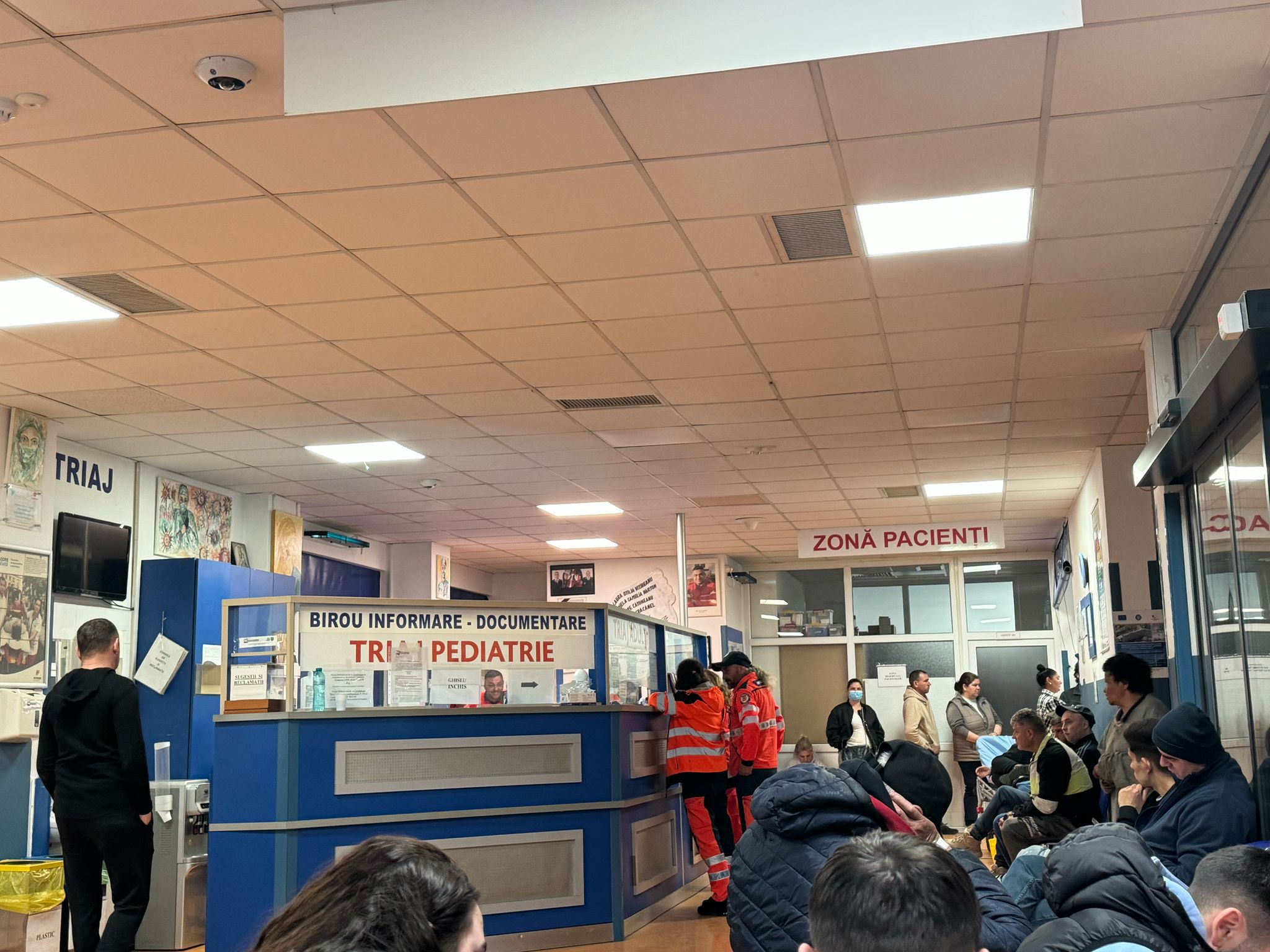 Un pas spre normalitate în haosul din Spitalul Județean. Se introduce sistem de numere de ordine aeb9be2d d518 4639 9954 33ae0adf171e