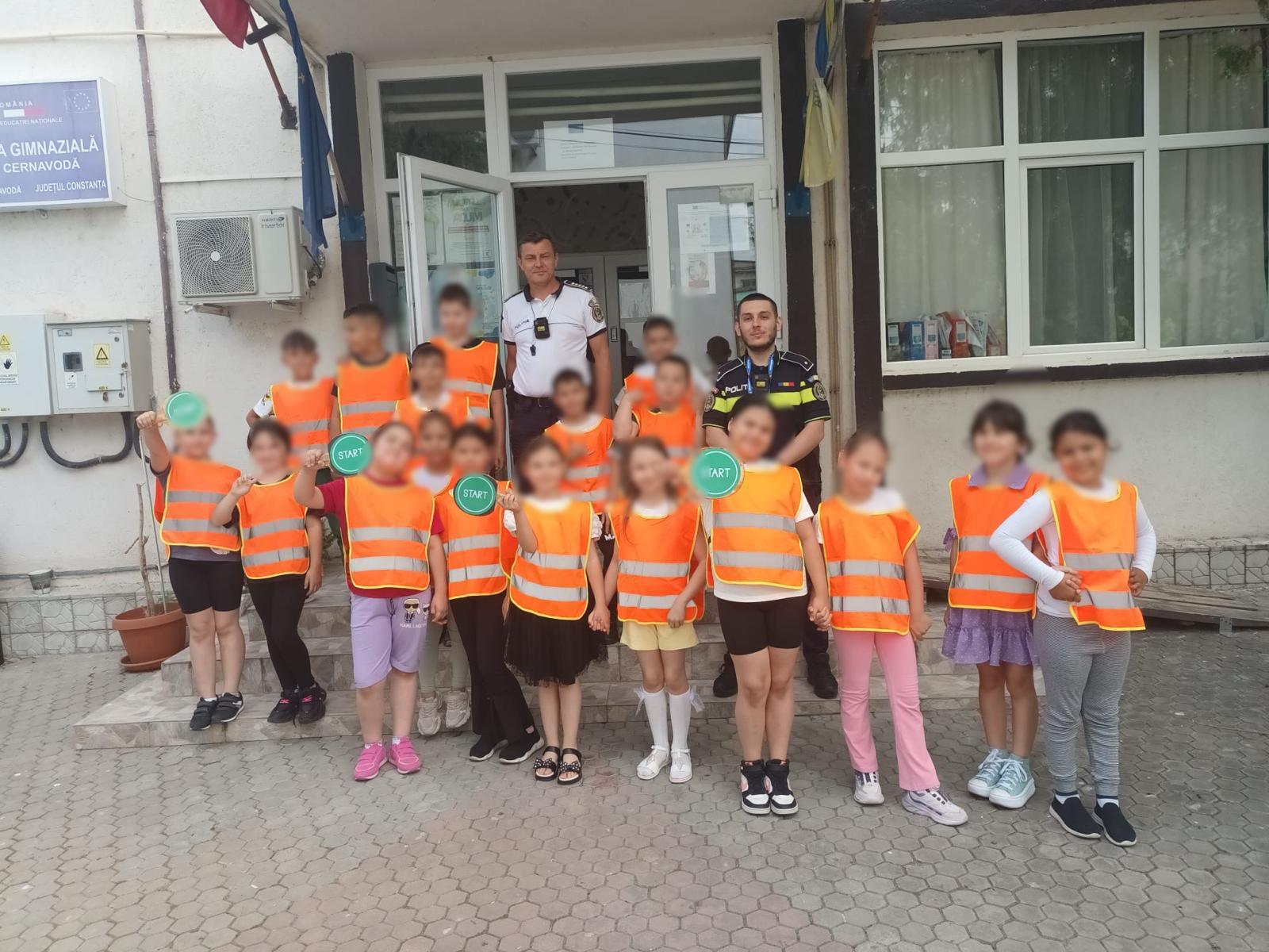 Polițiștii și patrula școlară, în Cernavodă și Hârșova aee4dea7 4809 412d 95c1 d9b1e2f9507e