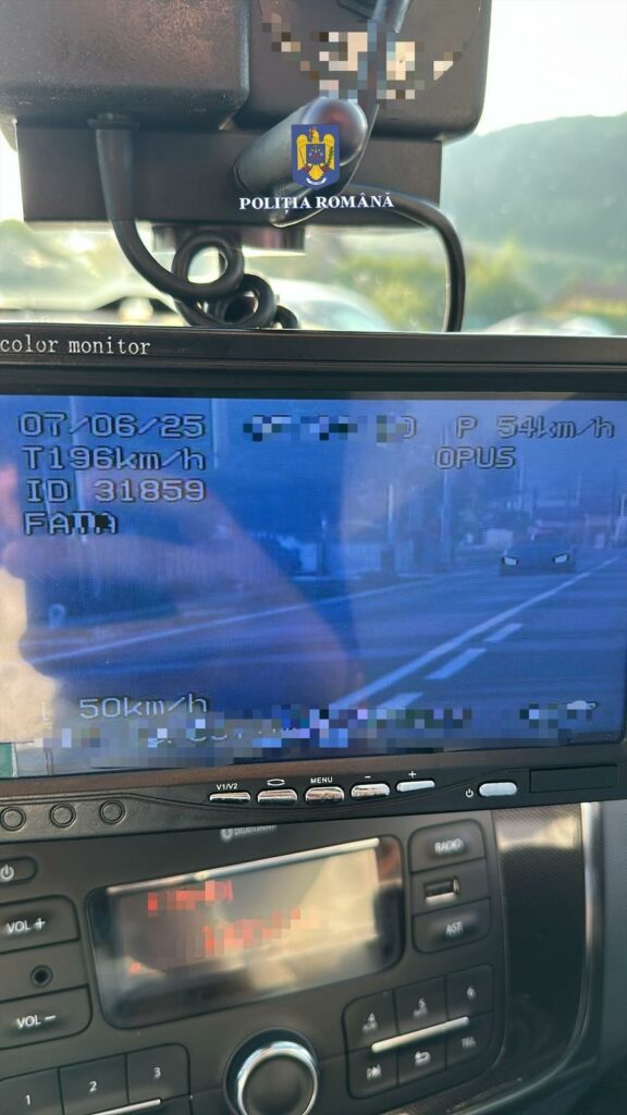 FOTO Andrew Tate a rămas fără permis după ce a fost prins cu 196 km/h pe DN7 2 FOTO Andrew Tate a rămas fără permis după ce a fost prins cu 196 km/h pe DN7 andrew tate a ramas fara permis dupa ce a fost prins cu 196 km ora in localitate 979032