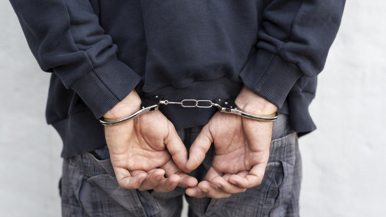 Incident într-un hipermarket din Năvodari: bărbat încătușat după ce a refuzat legitimarea și a devenit agresiv arest