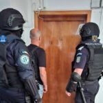 VIDEO Mai mulți angajați la o firmă de telefonie mobilă au întocmit sute de contracte fictive: Prejudiciu de 220.000 de lei b3fda9dc a0bf 4b8b bbc2 7f13f5d5a390