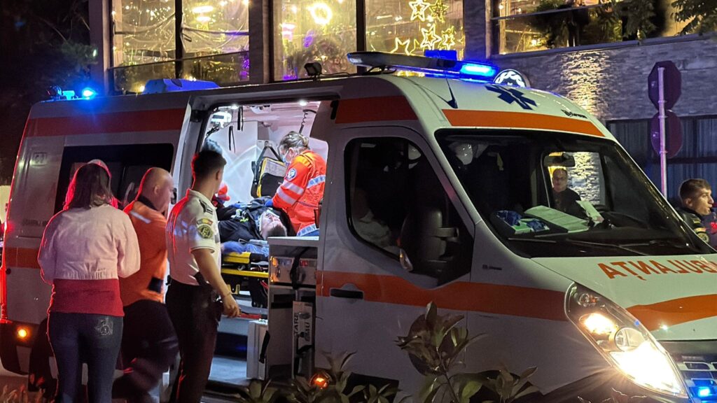 FOTO VIDEO Trei VICTIME au ajuns la spital rănite GRAV în urma unui accident pe bulevardul Mamaia, în fața restaurantului Dolce Vita UPDATE 3 FOTO VIDEO Trei VICTIME au ajuns la spital rănite GRAV în urma unui accident pe bulevardul Mamaia, în fața restaurantului Dolce Vita UPDATE b47d590c c32d 40ec 8223 075f89260e09