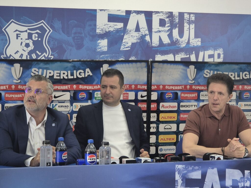 FOTO VIDEO Echipa de fotbal Farul își prezintă noul antrenor, după plecarea lui Hagi LIVE TEXT 2 FOTO VIDEO Echipa de fotbal Farul își prezintă noul antrenor, după plecarea lui Hagi LIVE TEXT b6672e63 3b6e 4644 bbf0 6879715cd21f