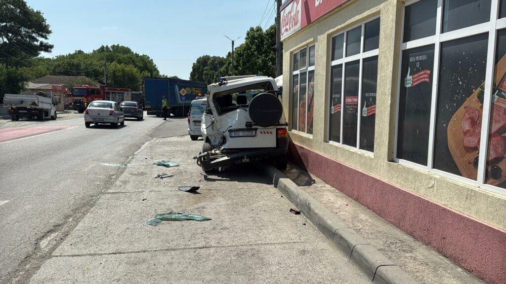 FOTO VIDEO Accident GRAV între DOUĂ camioane și CINCI mașini printre care una de la MAI, în Mihail Kogălniceanu/ A intervenit elicopterul SMURD UPDATE 4 FOTO VIDEO Accident GRAV între DOUĂ camioane și CINCI mașini printre care una de la MAI, în Mihail Kogălniceanu/ A intervenit elicopterul SMURD UPDATE b8caf938 eb48 41e9 9bac a5b3e78b930b