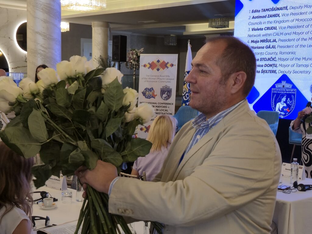 FOTO VIDEO Conferința Internațională „Femeile primar – lideri în administrația publică locală, provocări și perspective europene“/ Fostul ministru al Muncii și persoane din administrația locală, prezenți 19 FOTO VIDEO Conferința Internațională „Femeile primar – lideri în administrația publică locală, provocări și perspective europene“/ Fostul ministru al Muncii și persoane din administrația locală, prezenți b9d5f642 718a 4d8e 85c8 23d58442d5a9