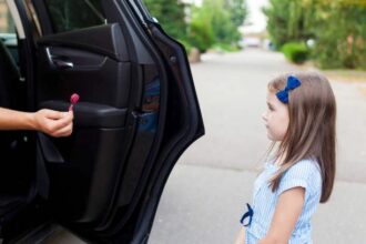 BREAKING Copii ademeniți cu bani și dulciuri pentru a urca într-o mașină, în Valu lui Traian. Părinții au depus plângere la Poliție / UPDATE Ce spune IPJ Constanța bec3f699 8522 4cf8 ac3e f01291de678c