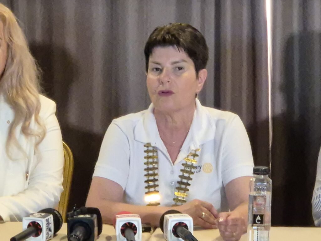 FOTO VIDEO Clubul Rotary Cetatea Tomis și Clubul Rotary Pontus Euxin dezvelesc totemului Rotary și instalează Simbolului Păcii 17 FOTO VIDEO Clubul Rotary Cetatea Tomis și Clubul Rotary Pontus Euxin dezvelesc totemului Rotary și instalează Simbolului Păcii bfffee16 8c8d 44a4 b13c 788a3a401adf Copy