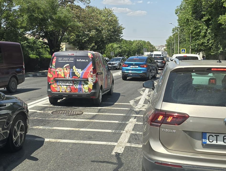 FOTO O mașină s-a răsturnat, în Eforie Sud/ Se circulă bară la bară spre sudul litoralului 2 FOTO O mașină s-a răsturnat, în Eforie Sud/ Se circulă bară la bară spre sudul litoralului c923df93 1684 49e3 bdbc 0aad9418f059